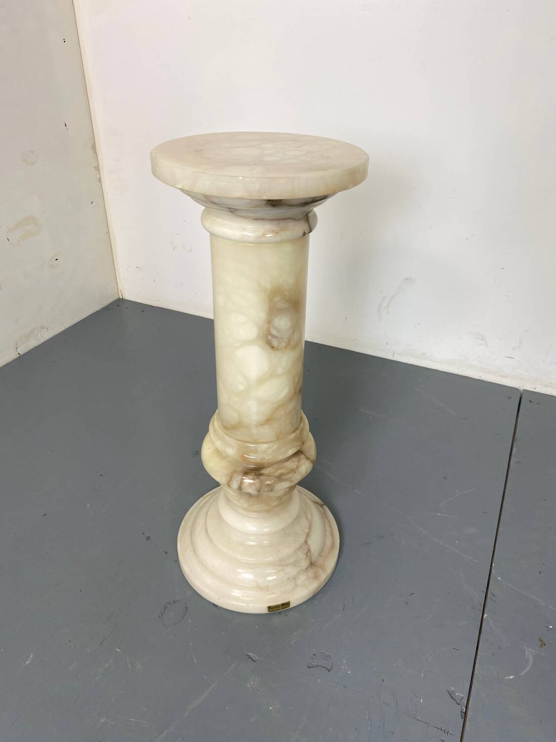 Vintage Spanish Alabaster Pedestal Column with Original Vase, 1970s, Set of 2