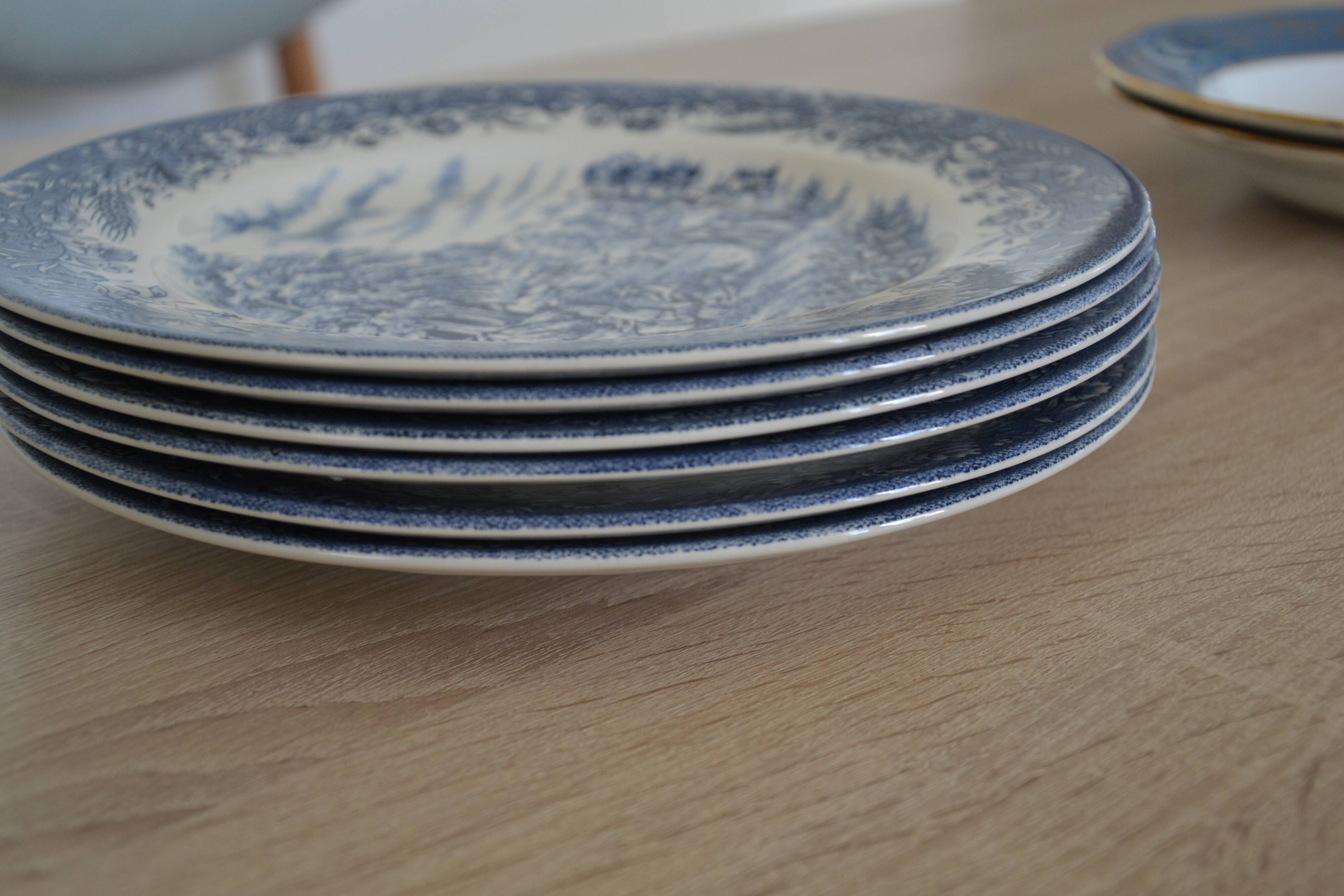 6 flat plates Churchill England