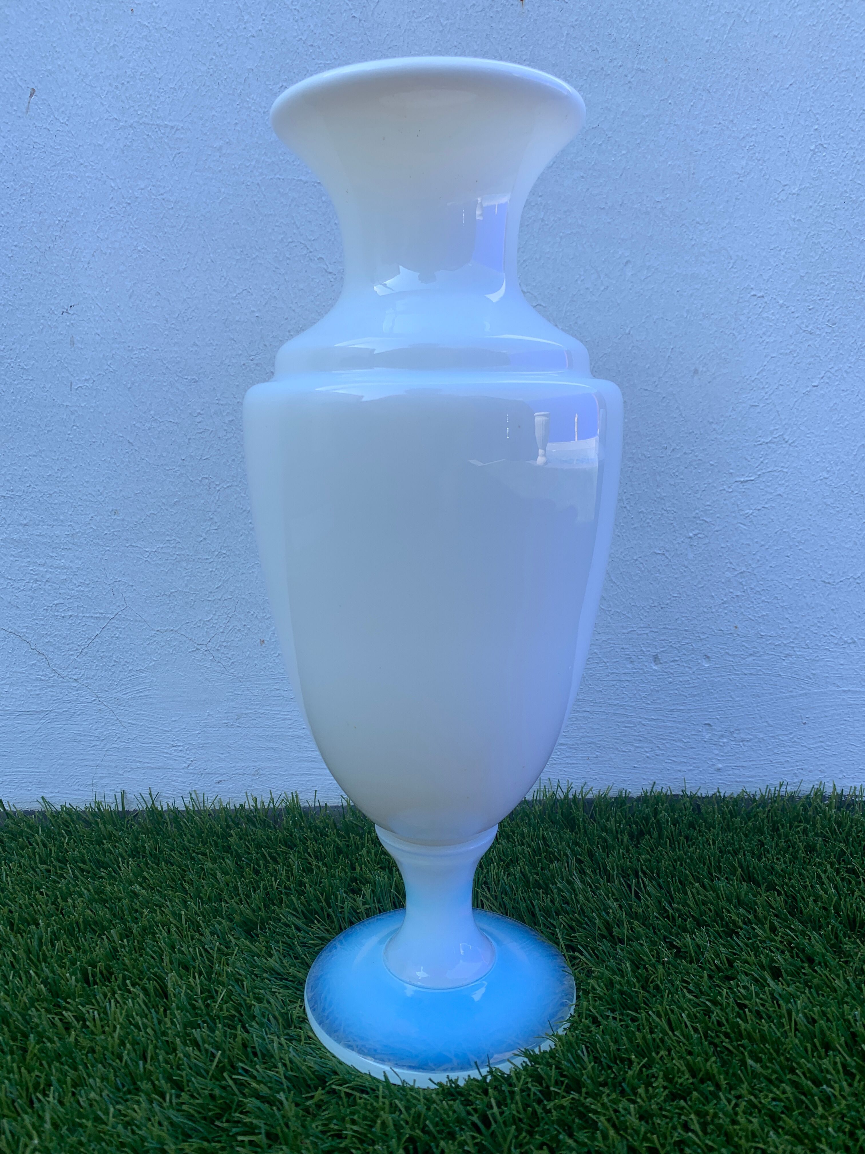 Opaline vase signed Sèvres, Paris