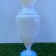 Vase en opaline signé Sèvres Paris