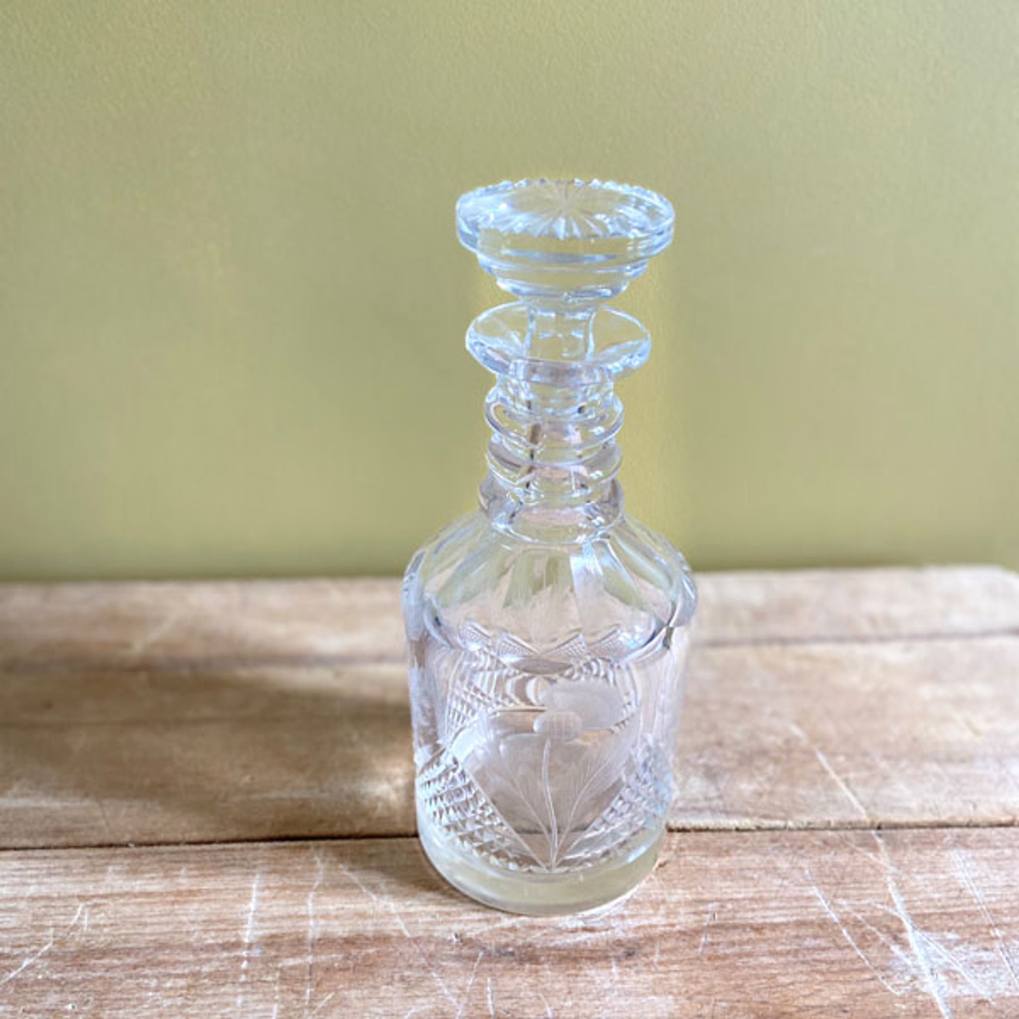 Carafe en cristal gravé et ciselée