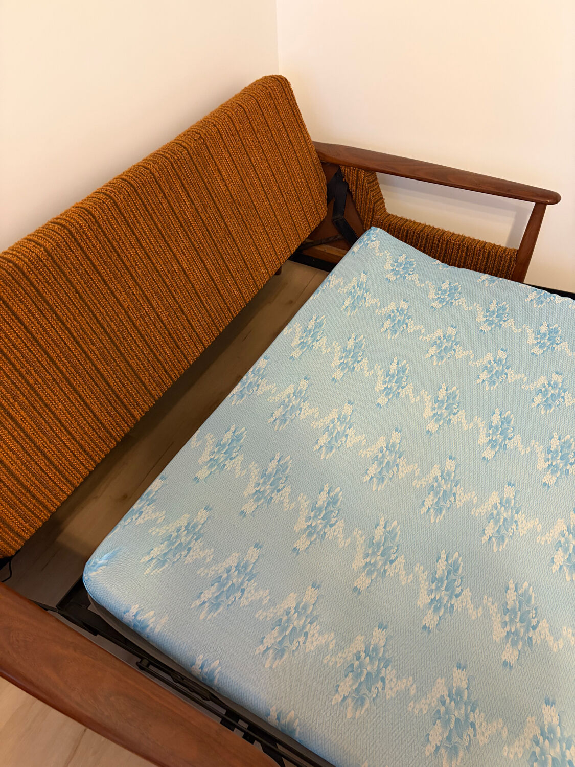 Scandinavian convertible sofa in teak by Grete Jalk, 1960s.