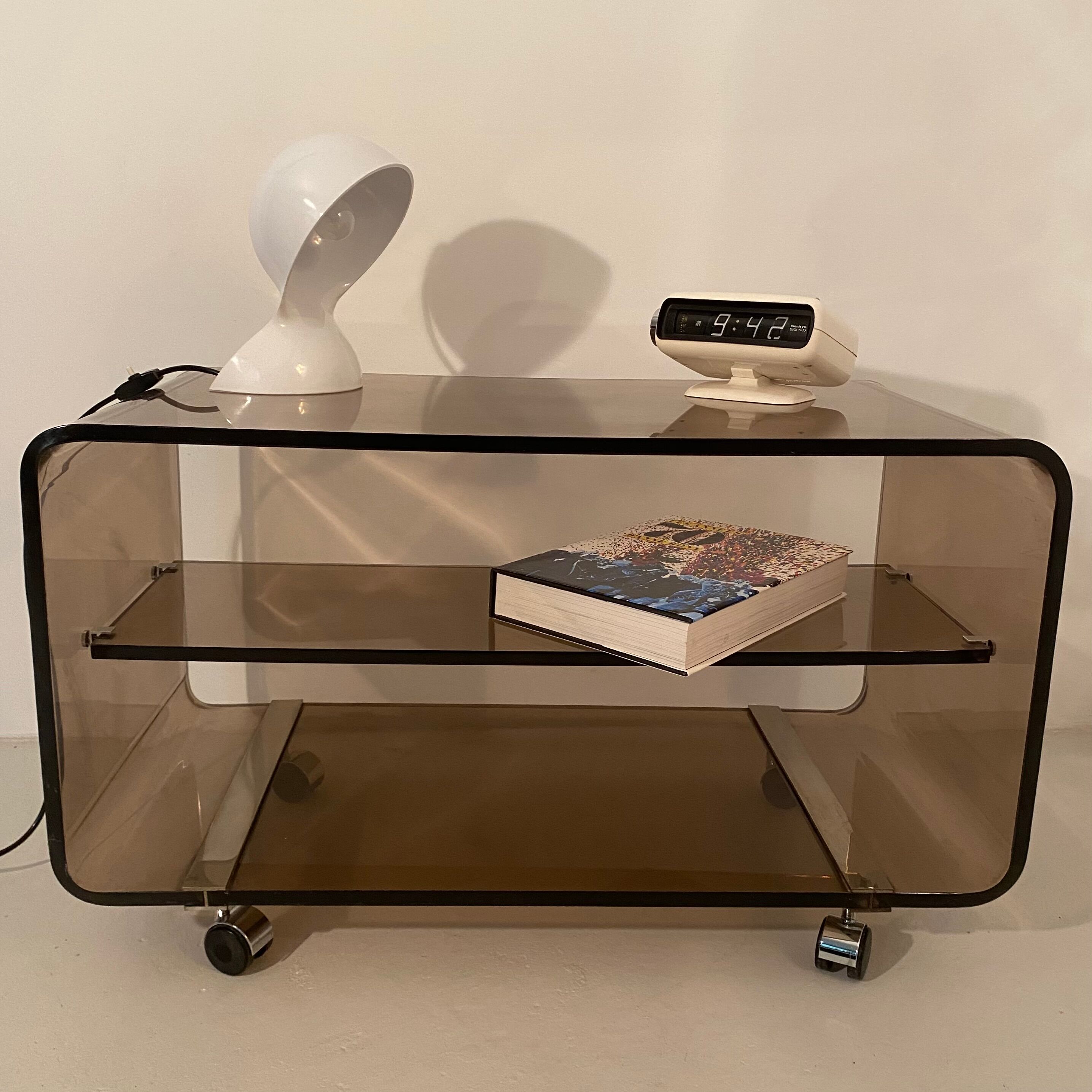 Coffee table served by Michel Dumas for Roche Bobois. 1970