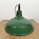 Lampe suspendue en émail vert britannique industriel, années 1960