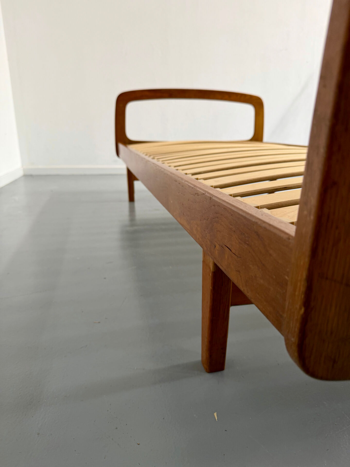 Ancien Lit daybed design Jacques Hauville pour BEMA 1950