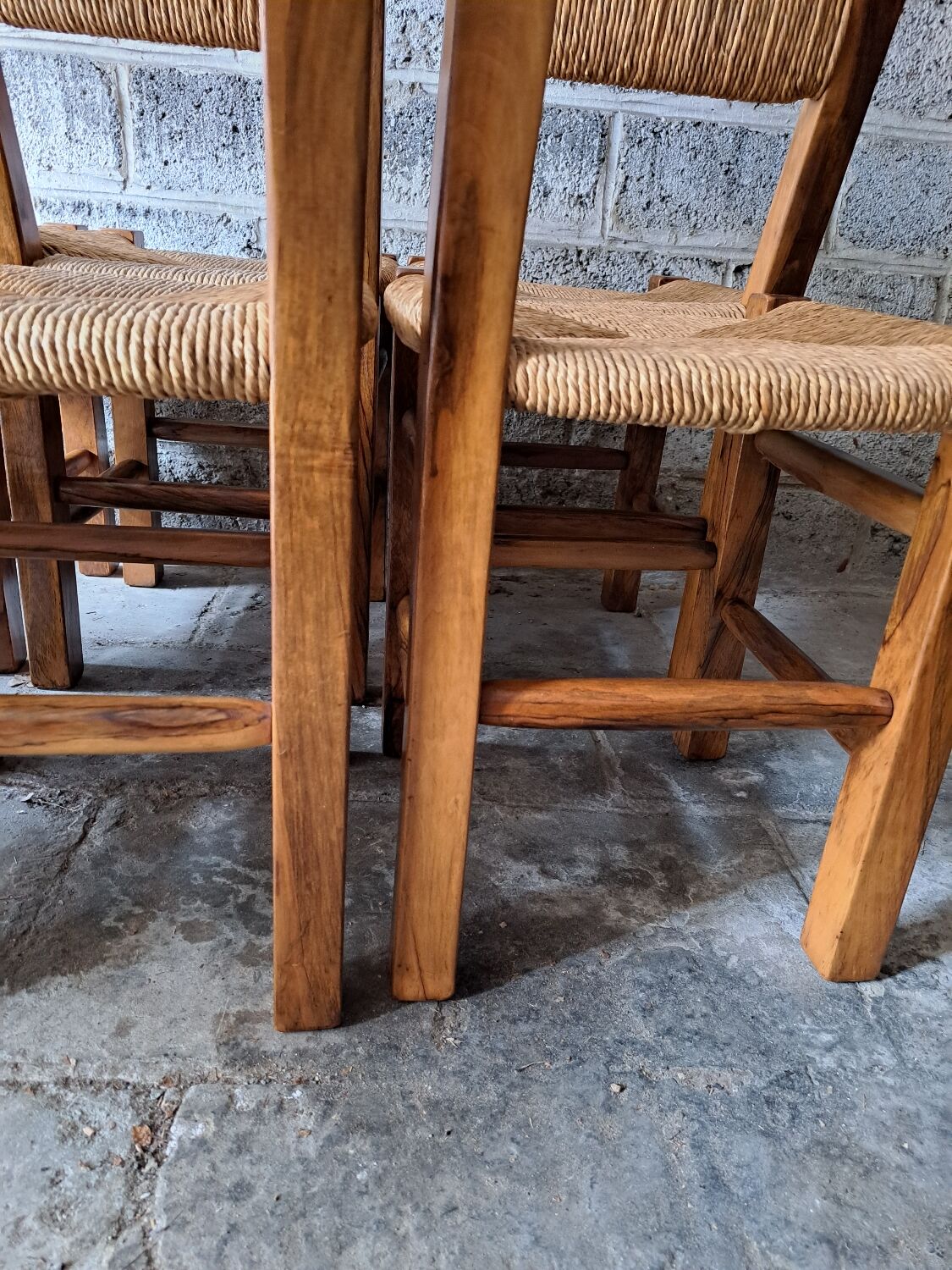 6 chaises en noyer et paillées