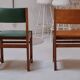 Quatre chaises du milieu du siècle