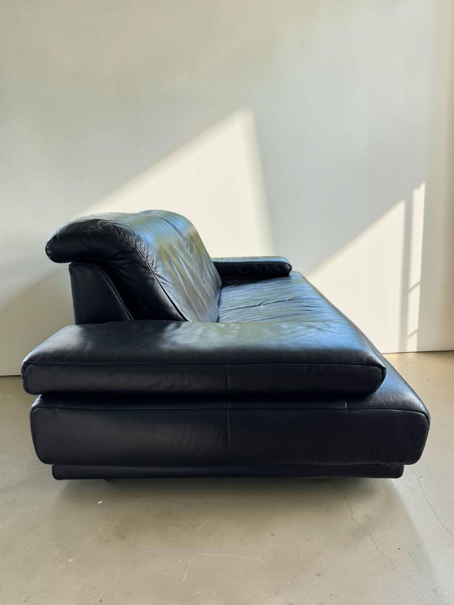 Vintage black leather 3-seater sofa Rolf Benz 6500