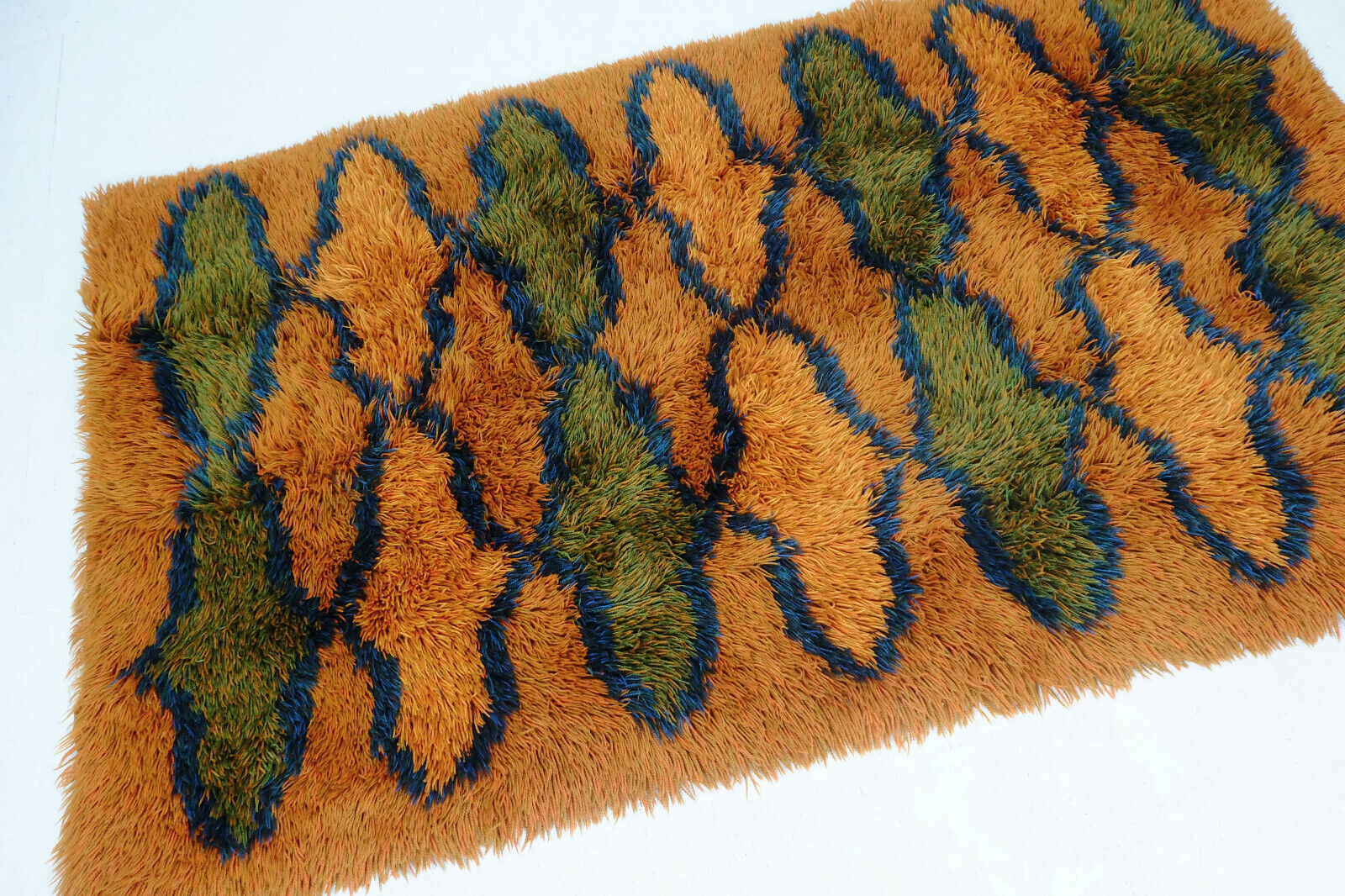 1970s vintage rug carpet psychedelic pop design