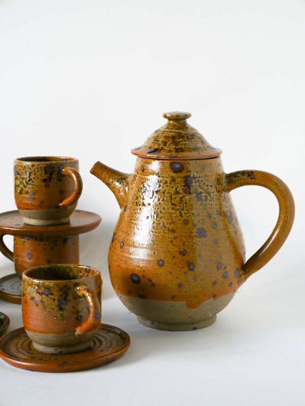 Service à café en grès vernissé composé d'une cafetière et de 5 tasses ave