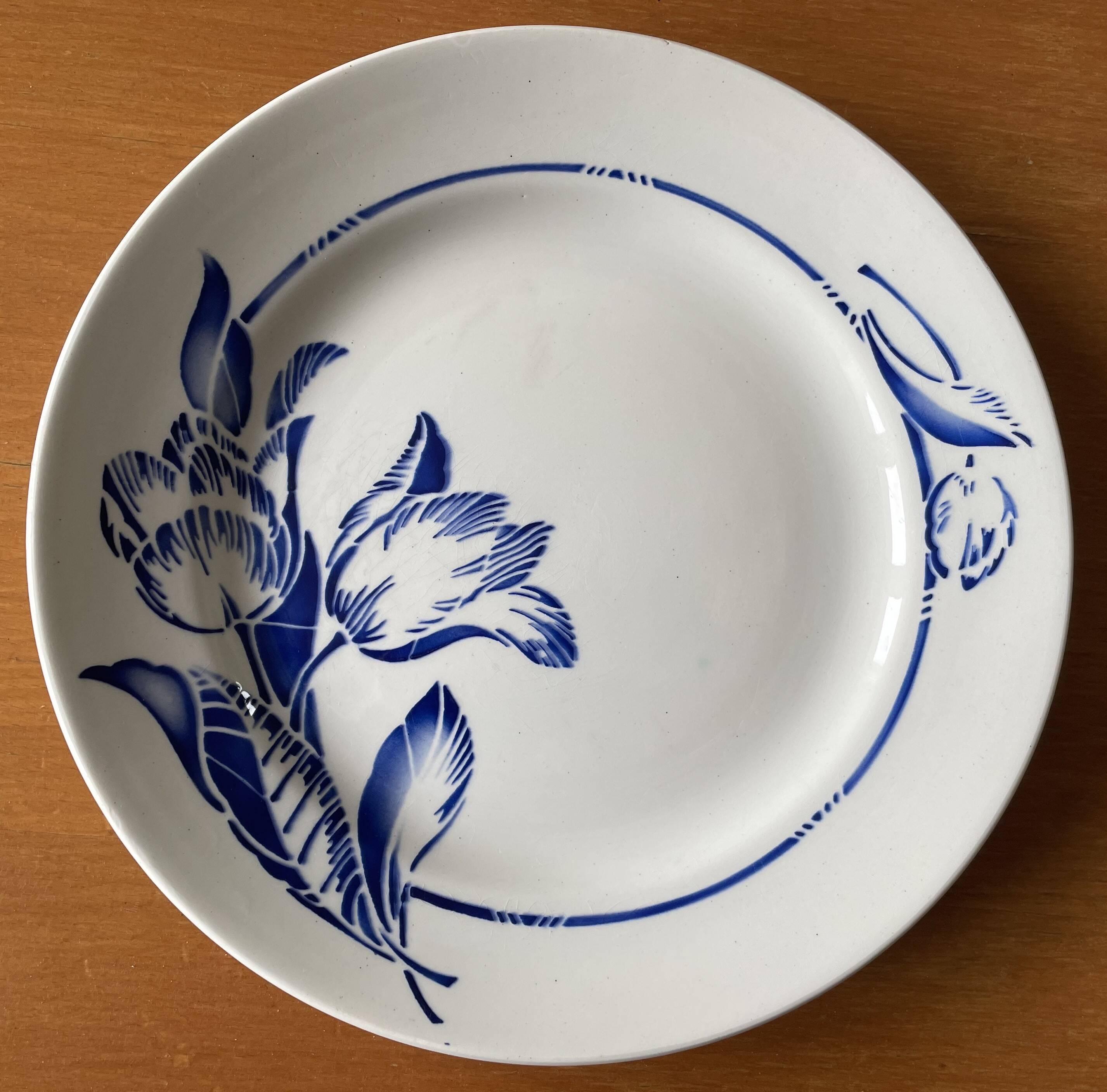 6 antique flat plates in Saint-Amand earthenware (Nord)
