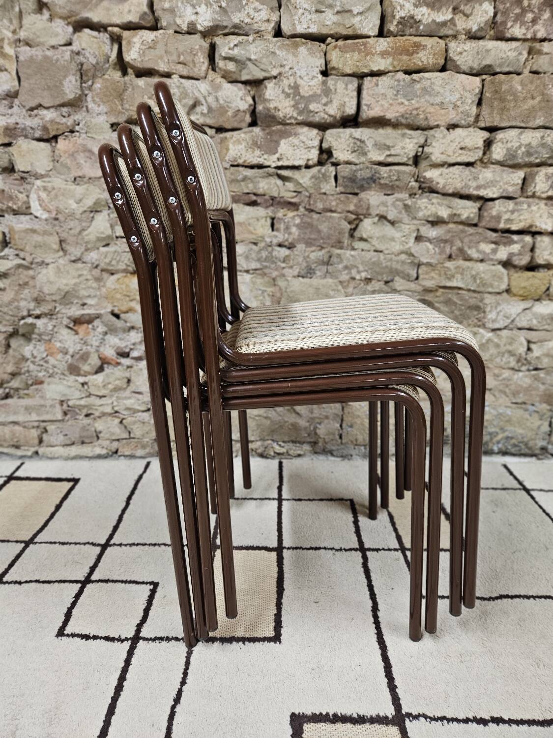 Set of 4 vintage stackable chairs 1980