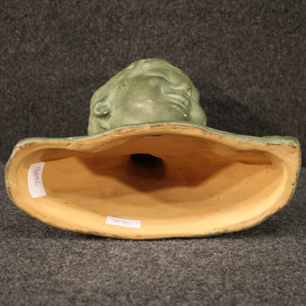 Sculpture en terre cuite d'un buste d'enfant