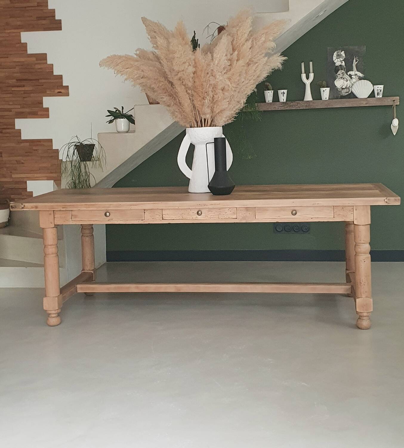Farm table