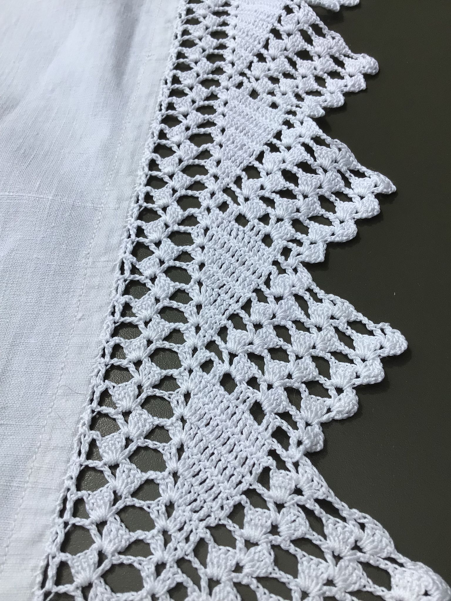 Nappe métis  bord crocheté main 84cm x 91cm