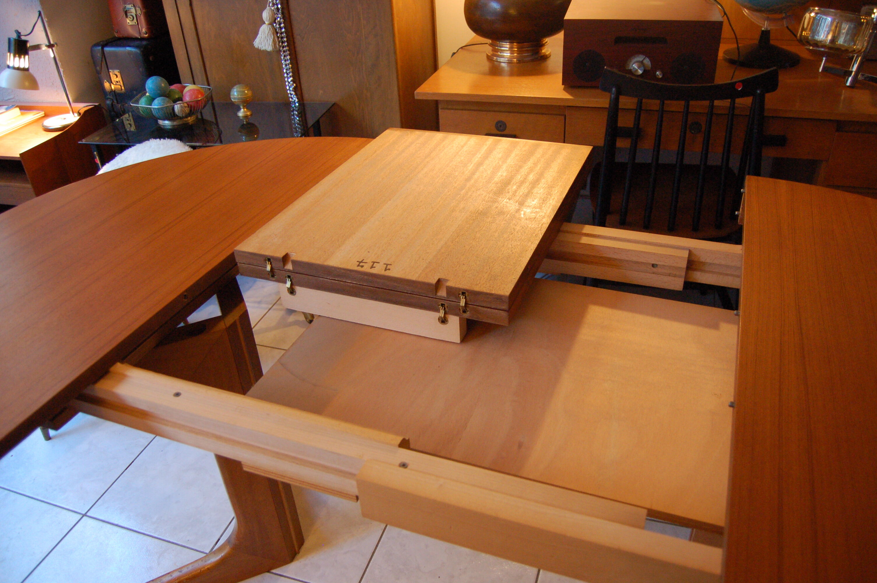Table expandable 60s massive teak