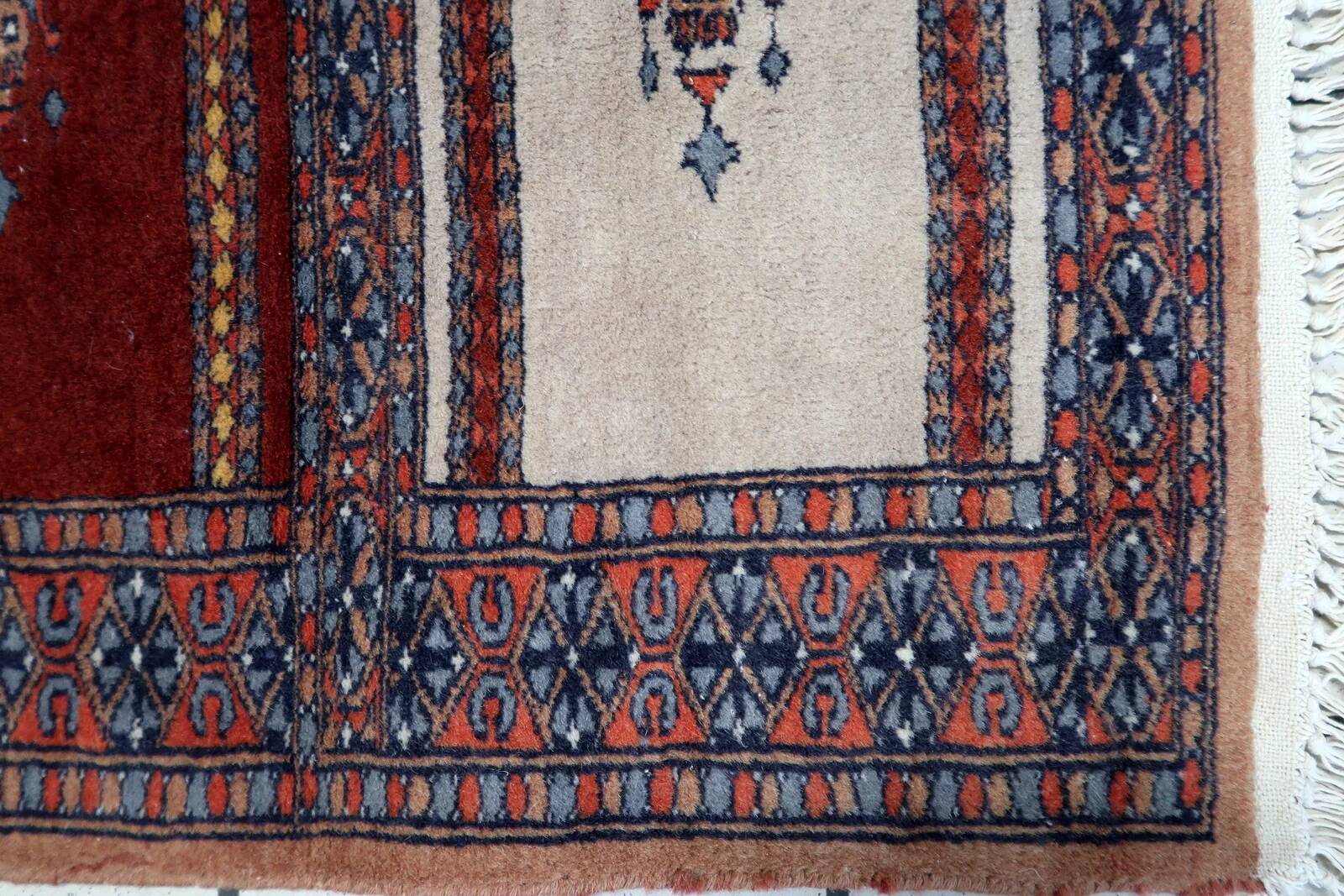Handmade vintage Pakistani Lahore prayer rug 58cm x 60cm, 1960s