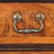 Commode baroque en noyer antique avec 3 tiroirs, 18e siècle.
