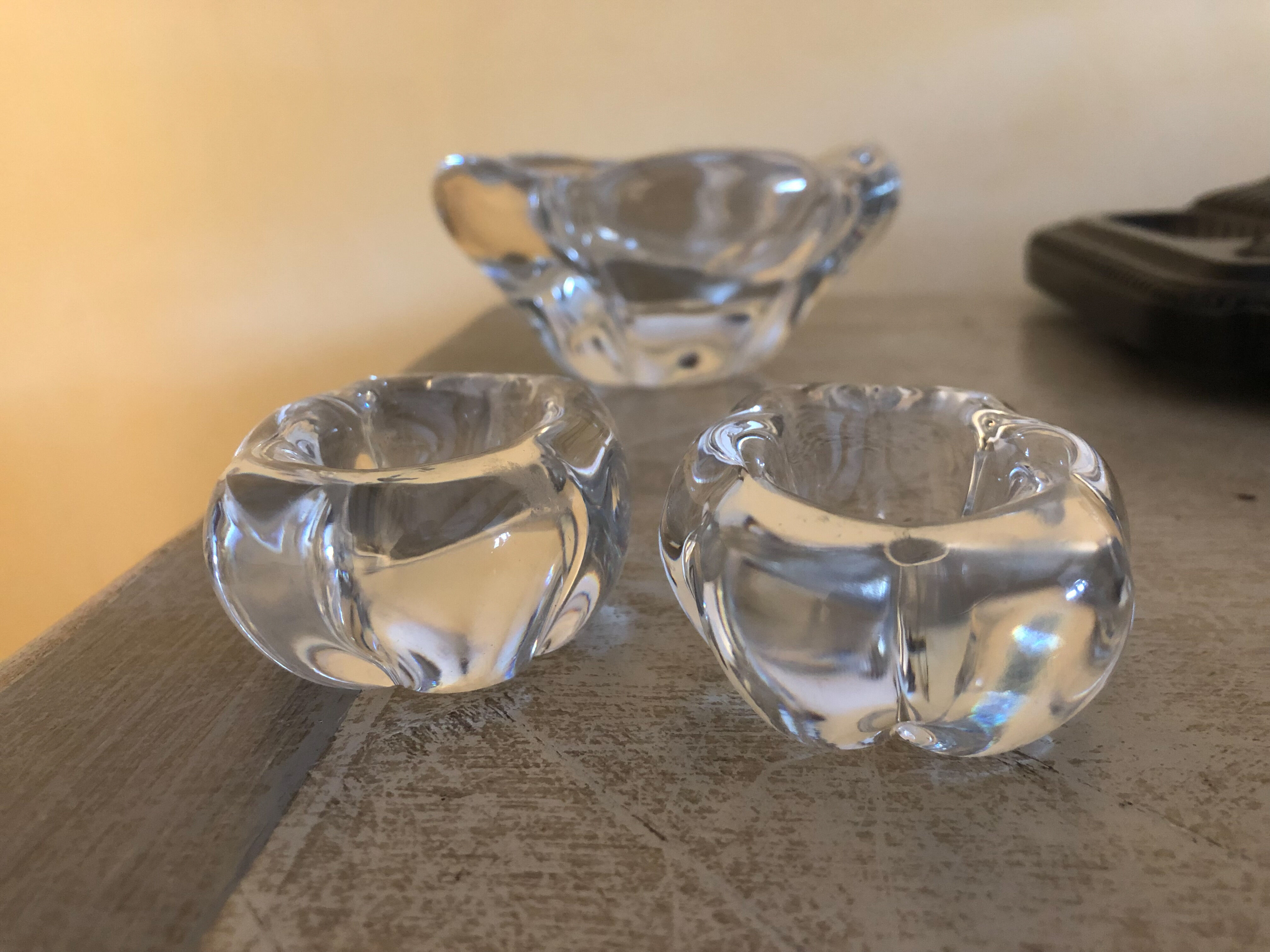 Cendrier en cristal moulé DAUM  signé,  vendu avec salerons DAUM