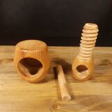 Screw nutcracker