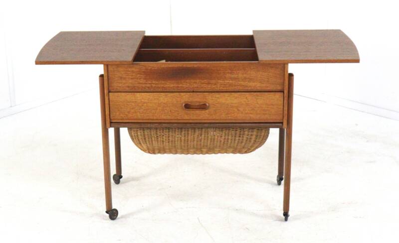 Table d'appoint / boîte de rangement pour bijoux