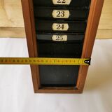 Ancien casier pour fiche de pointage usine