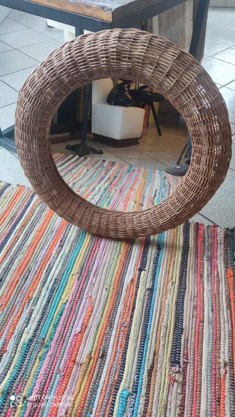 Miroir en rotin de forme sphérique vers 1970