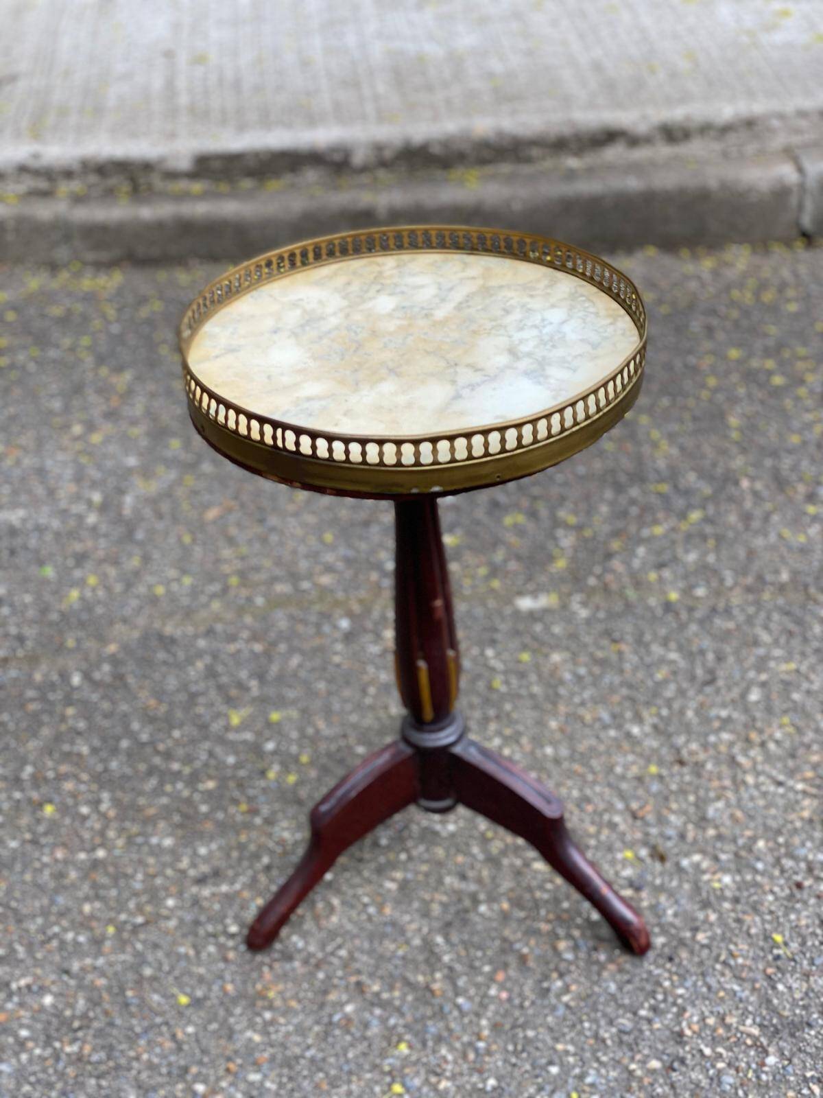Tripod marble guéridon in gilded Louis XVI style.