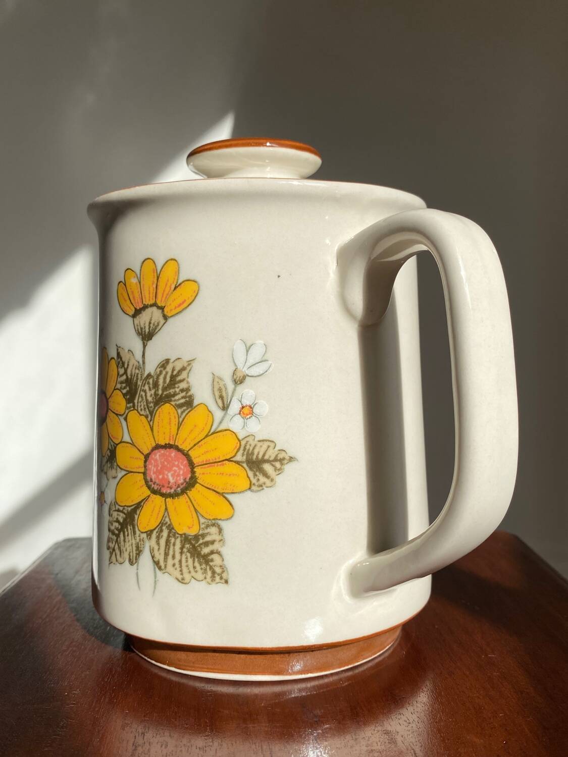 Flower pattern teapot