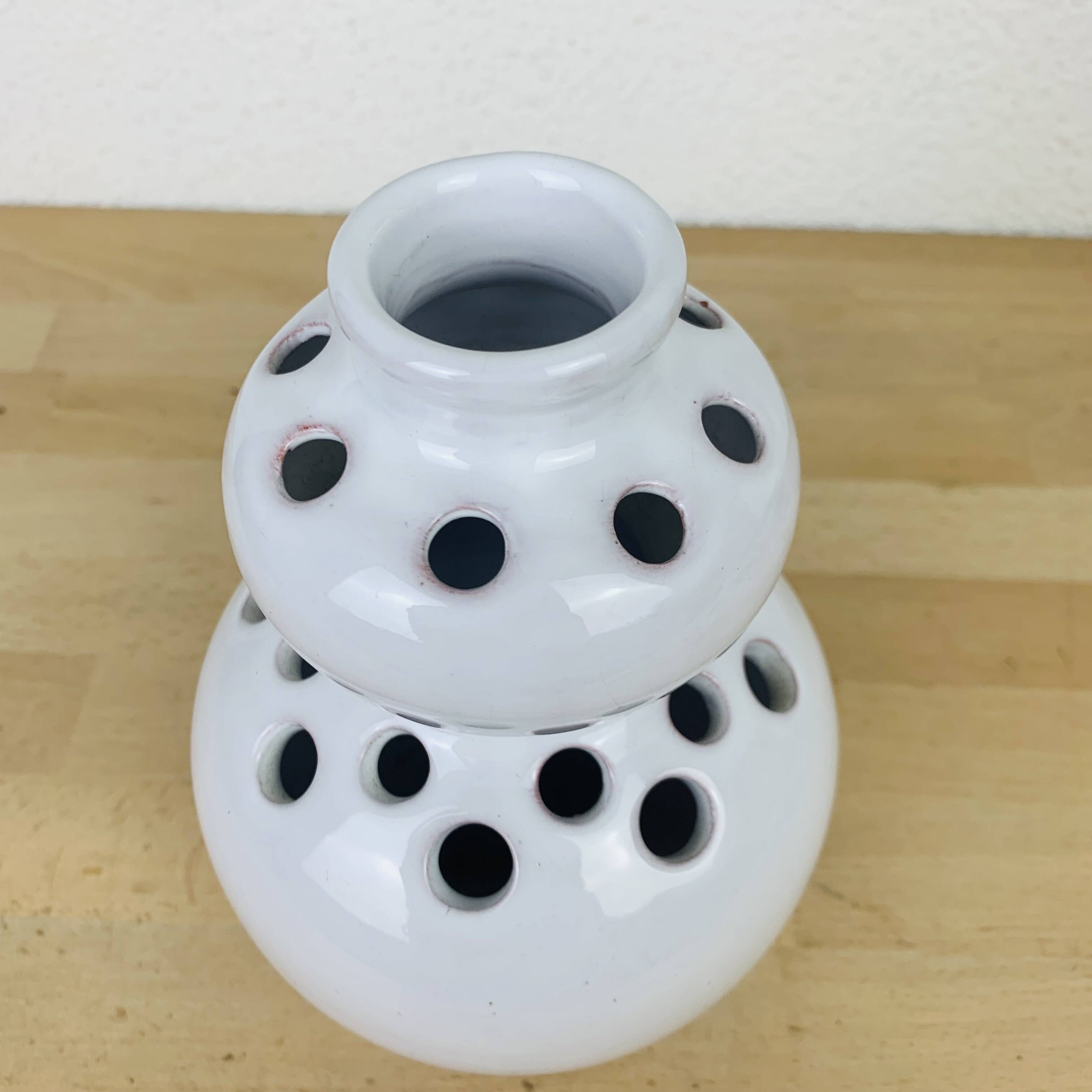 Vase with white ceramic flowers