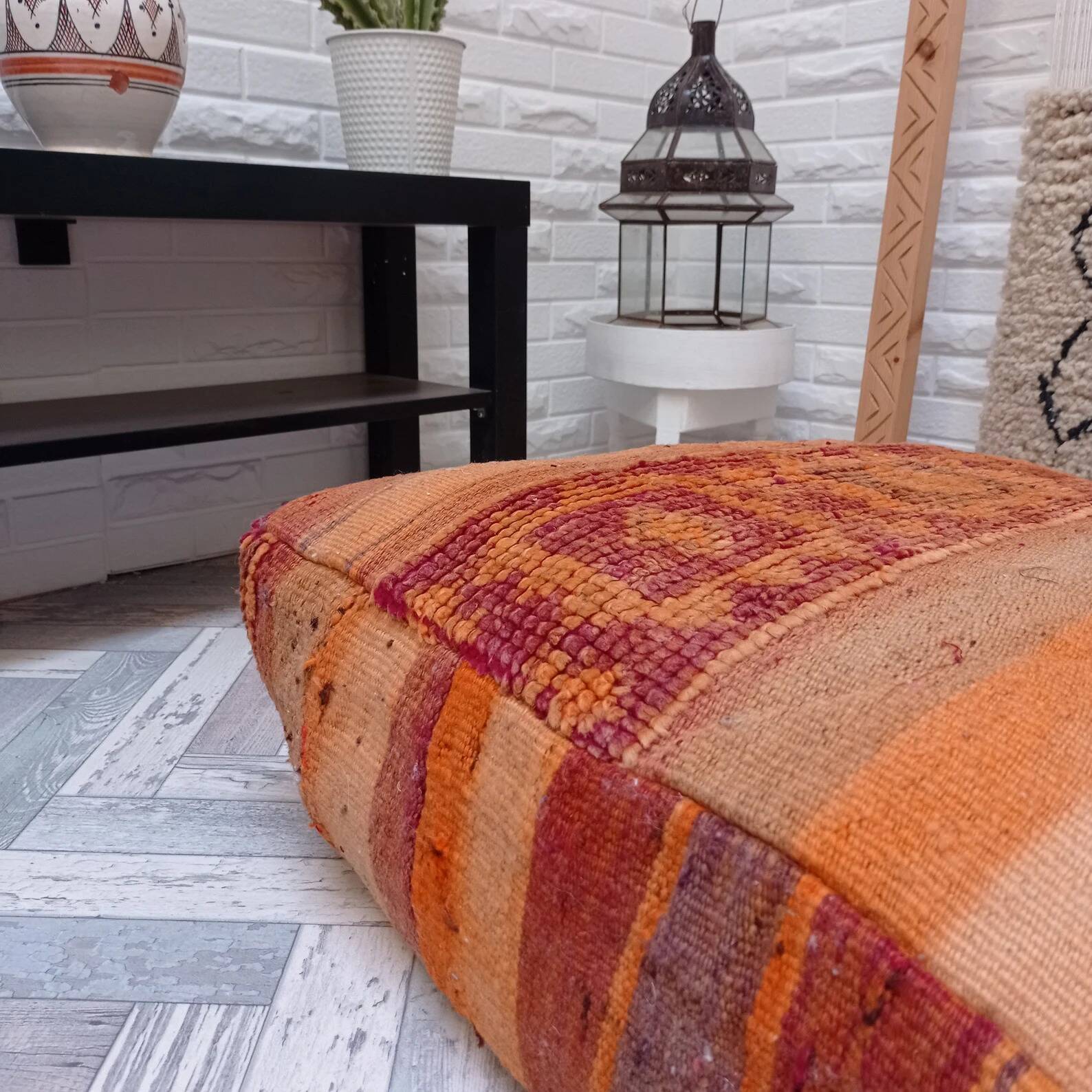 Handmade Berber pouf in wool 60 X 60 X 20 CM