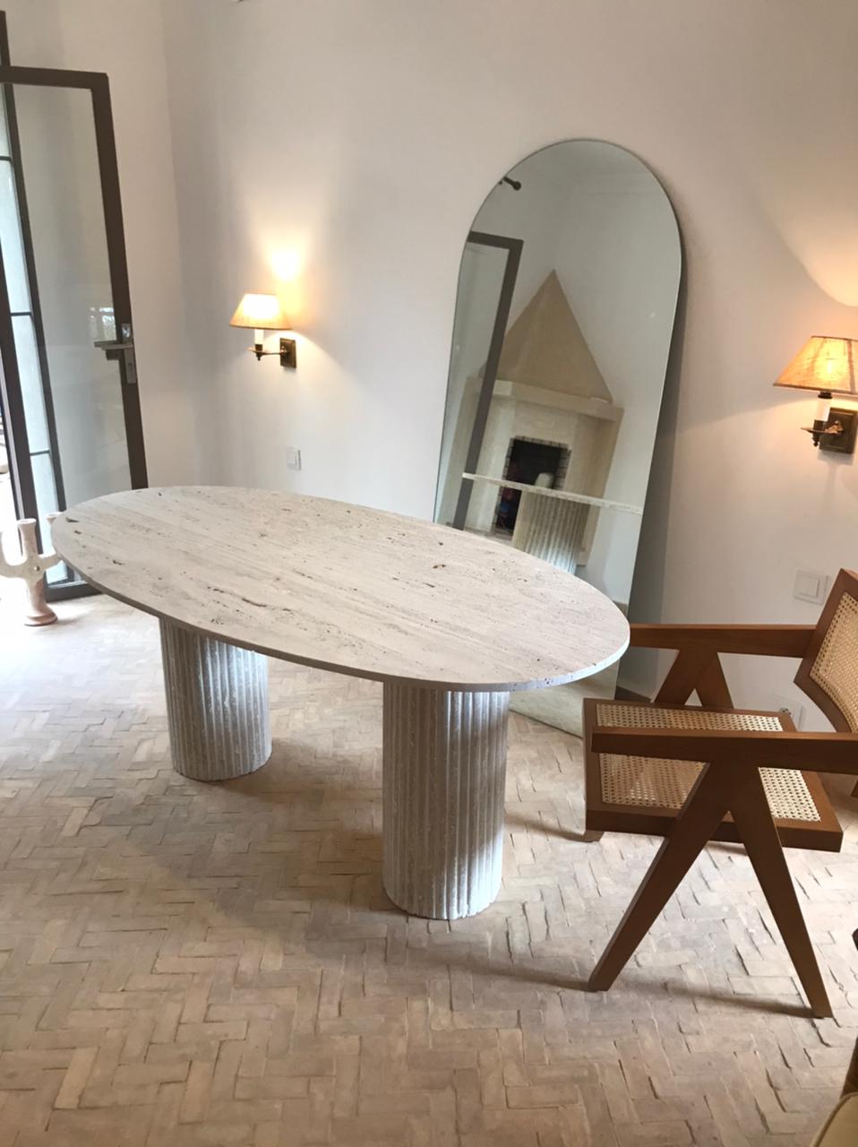 Table à manger ovale travertin naturel - pied strié | Selency