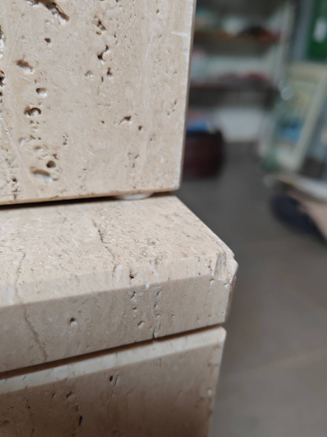 1980 Tables gigognes en travertin