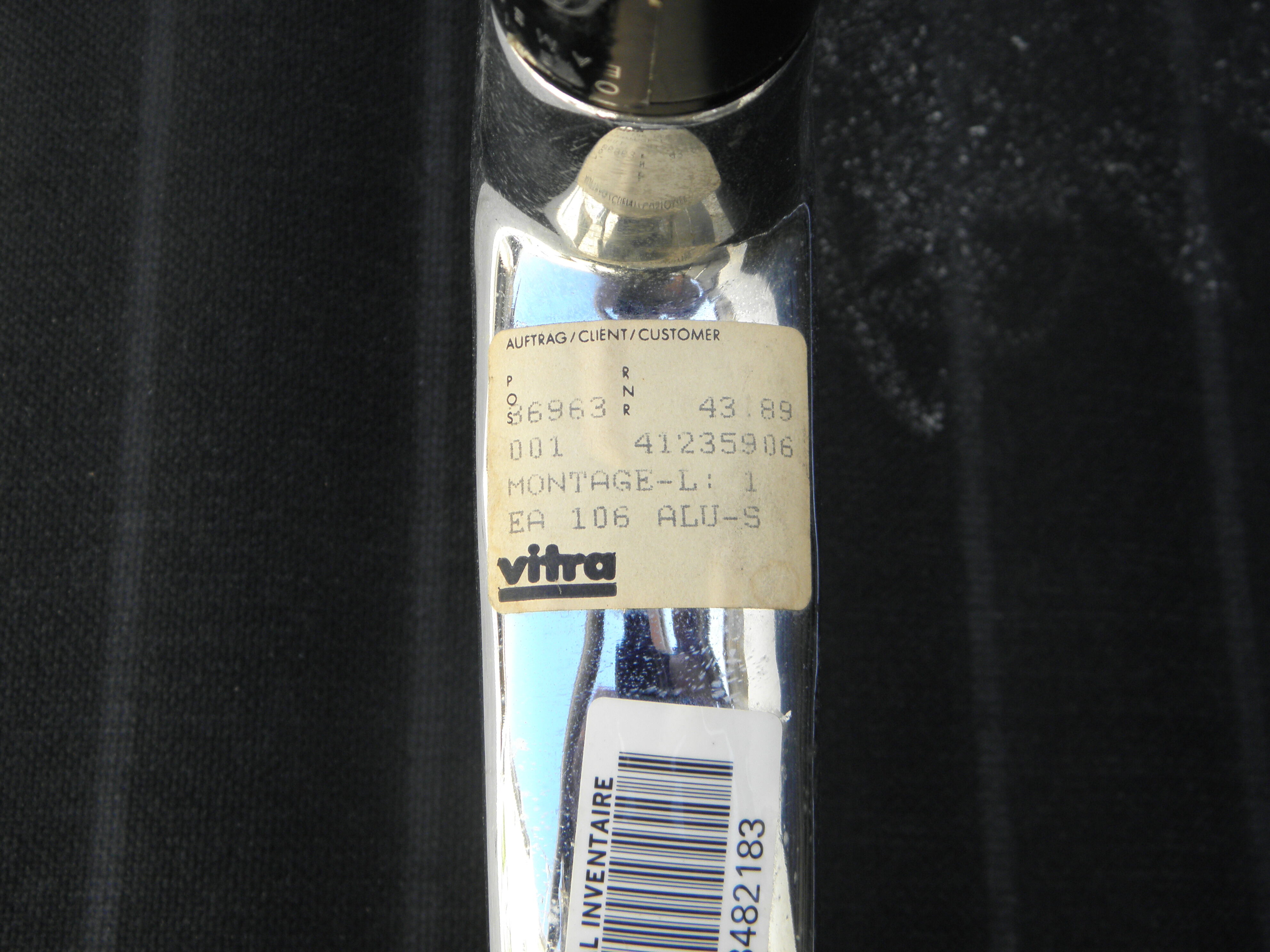 2 seats Charles Ray Eames EA 106