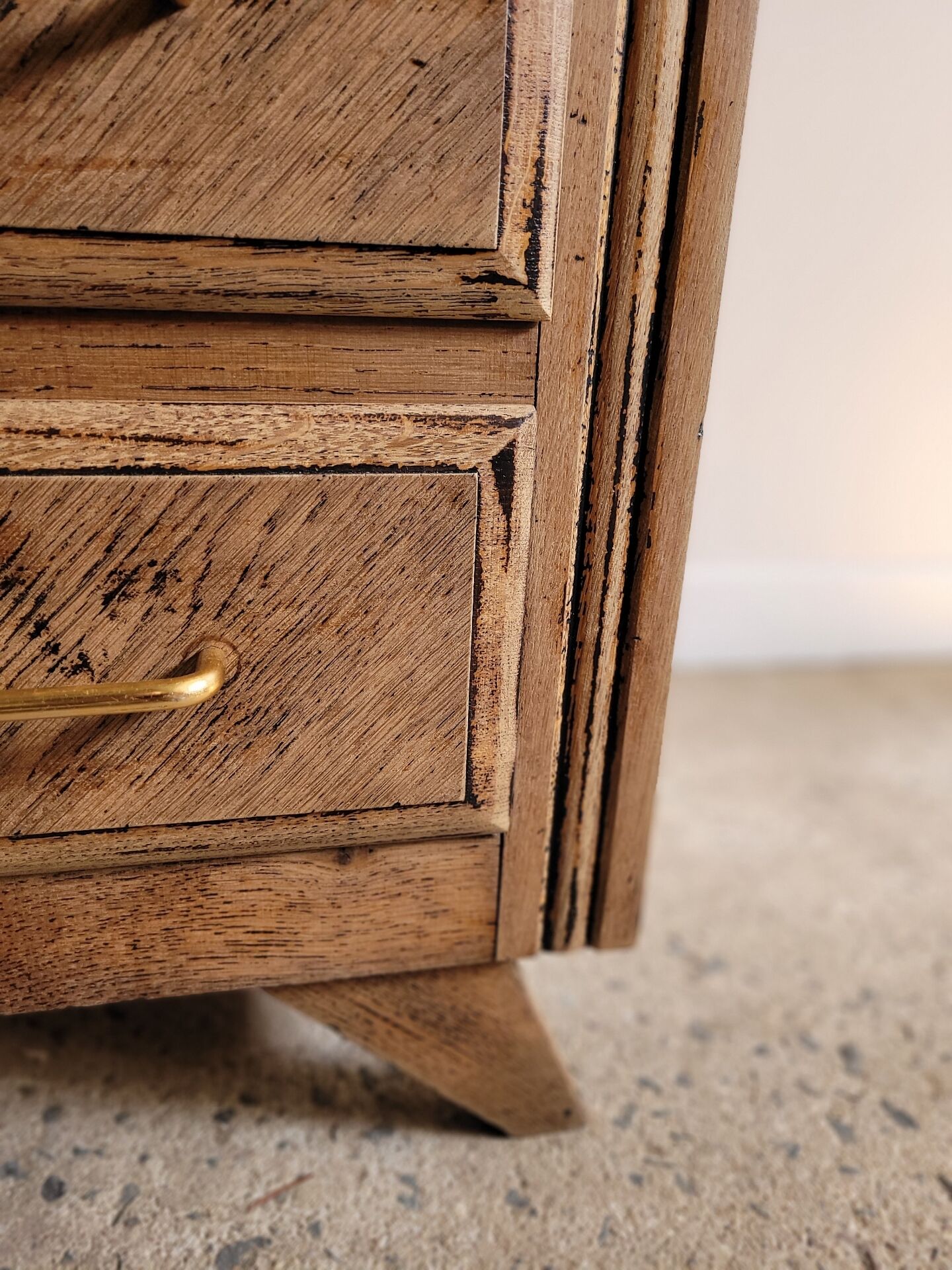 Commode de style vintage pieds compas