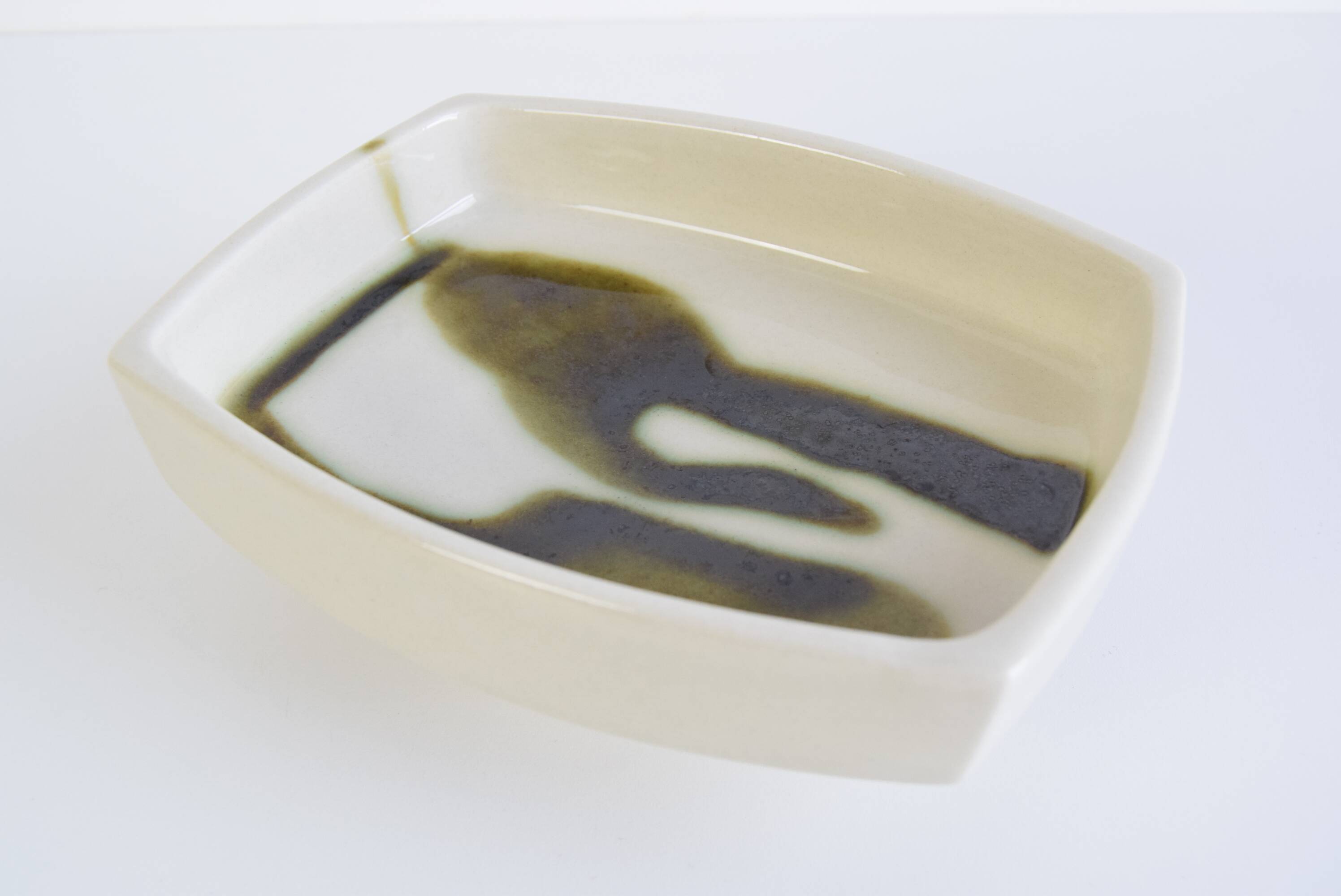 Ceramic bowl or ashtray, Ditmar Urbach, 1960s. Made in Czechoslovakia in the 1960s