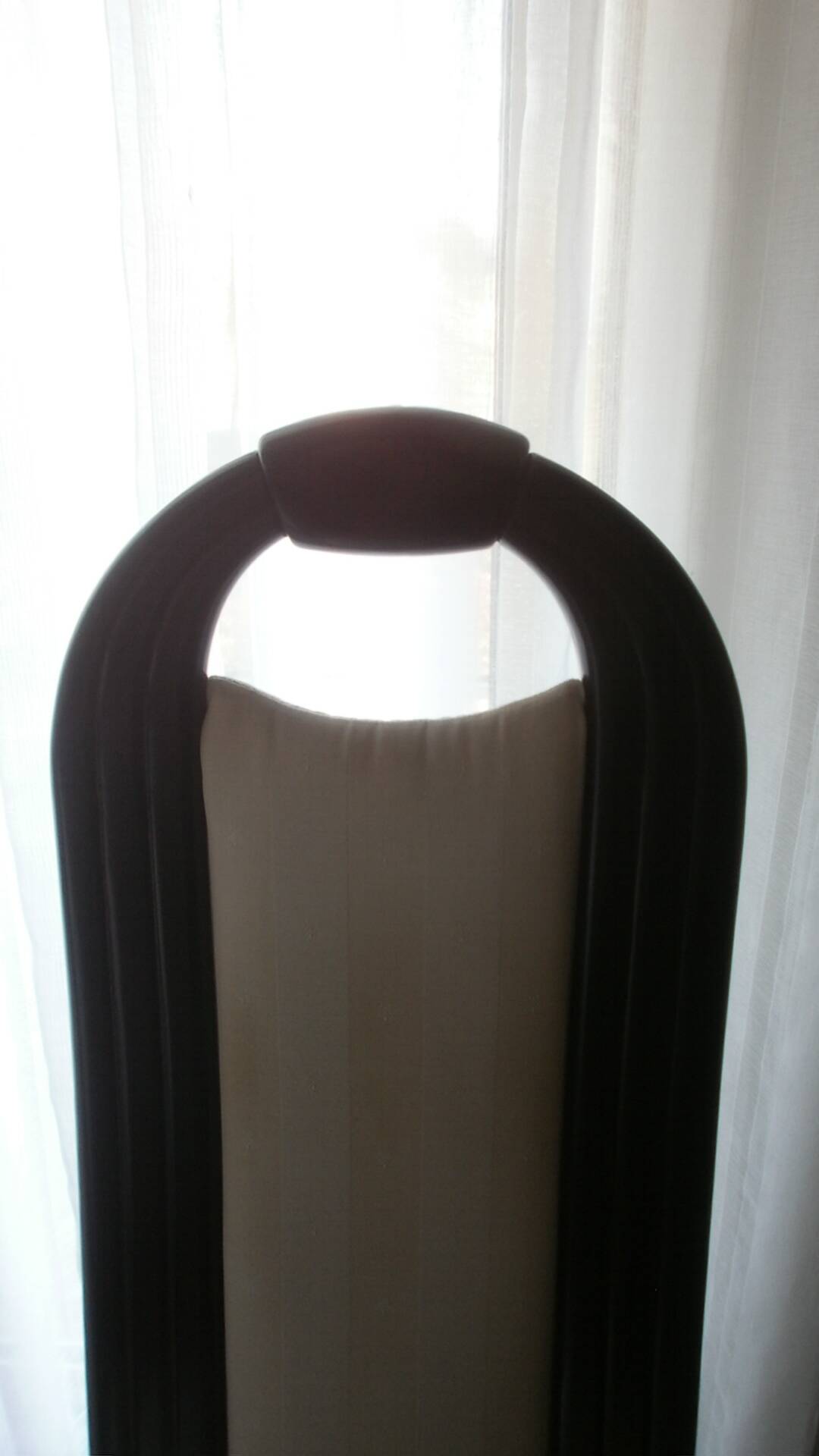 4 chaises contemporaines