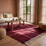 Traditional handmade Moroccan rug from Oued Zam, size 150x250 cm.