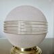 Plafonnier "globe" en verre granité rose,  liserés dorés, vers 1950 ou 1960