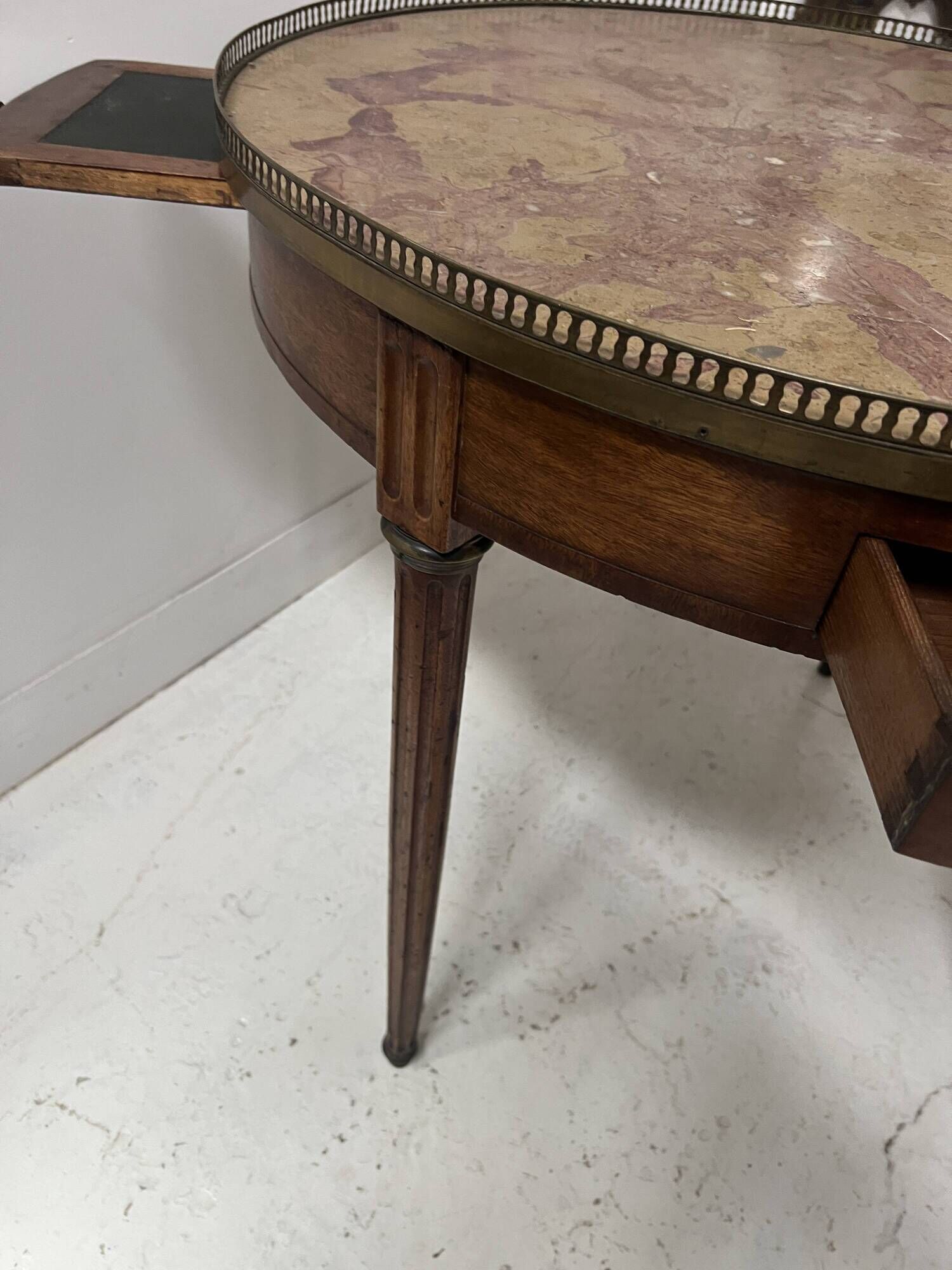 Louis XVI style bouillotte table in veneered wood, 20th century.