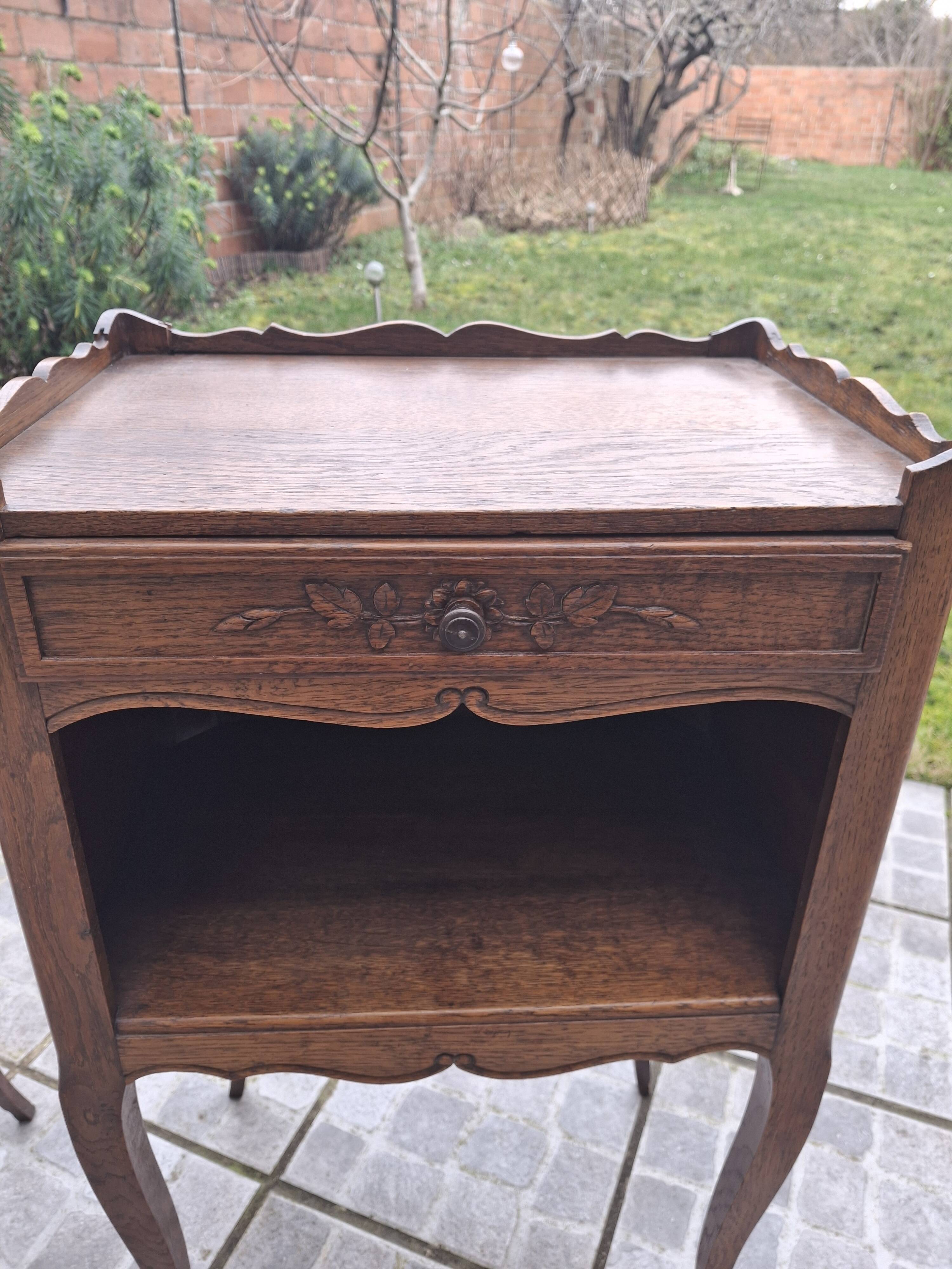 Set of 2 bedside tables