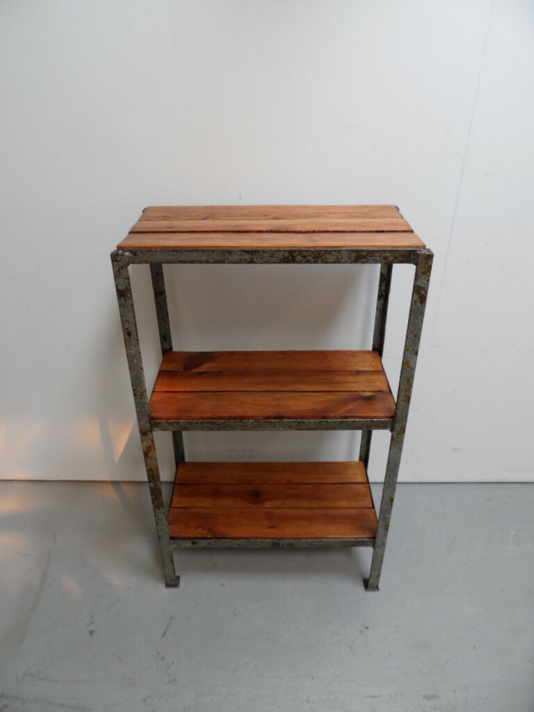 Table d’appoint métallique industrielle