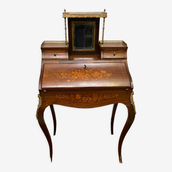 Wriitng desk laiding Louis XV style with secret compartment