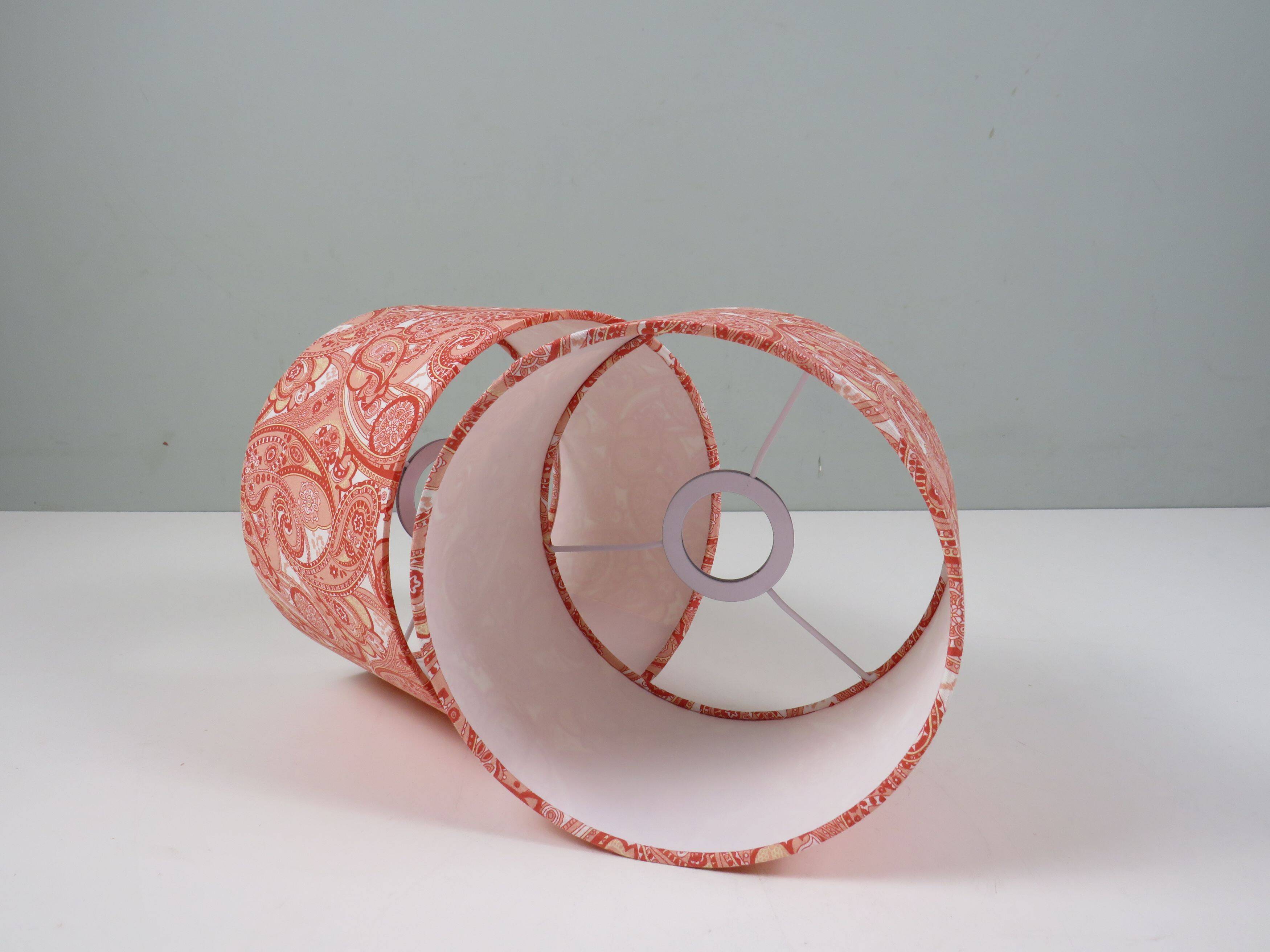 Lot de 2 lampes de chevet en céramique avec abat-jour à motif cachemire.