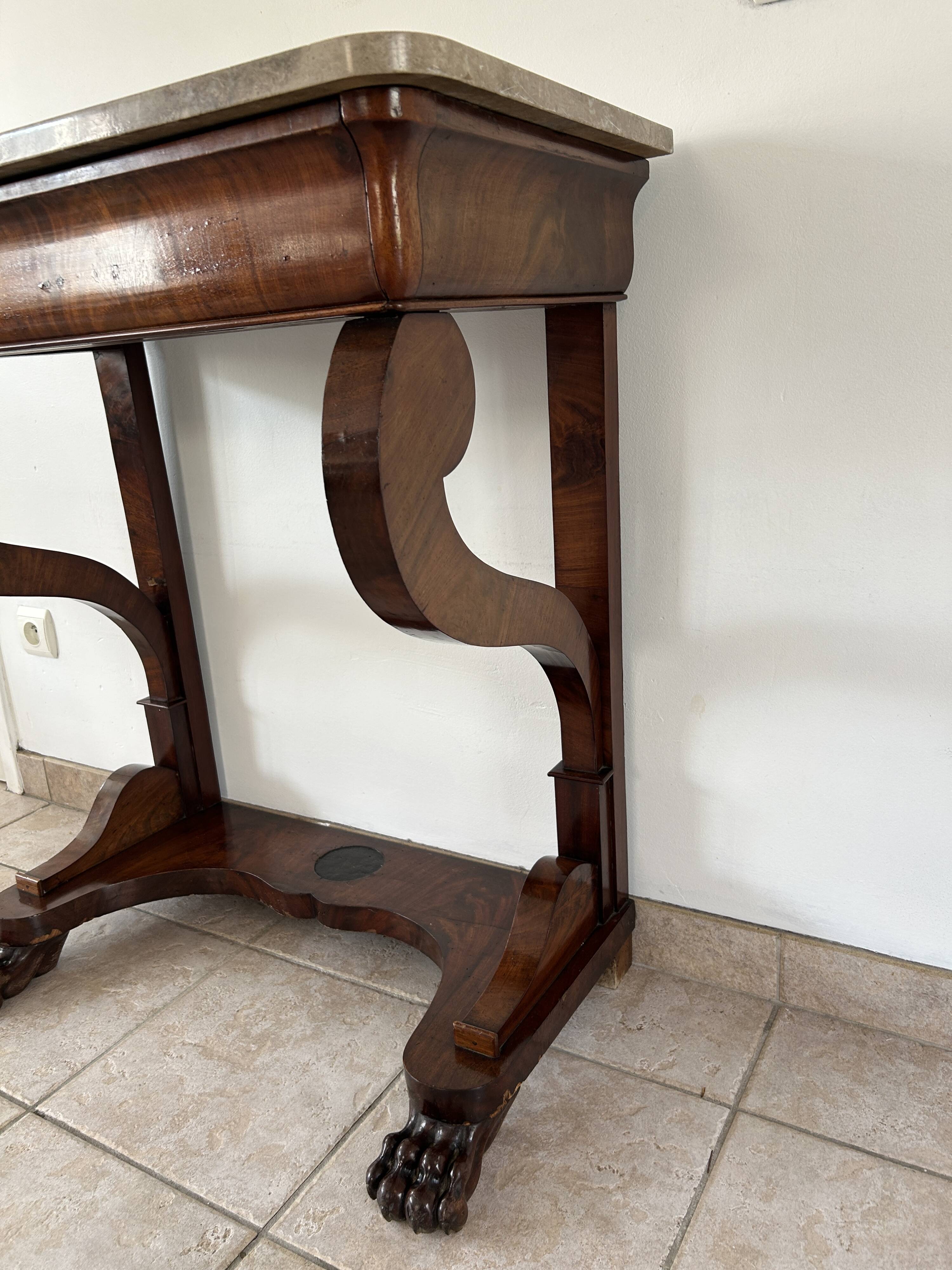 Console d'époque Louis-Philippe, placage d'acajou et marbre