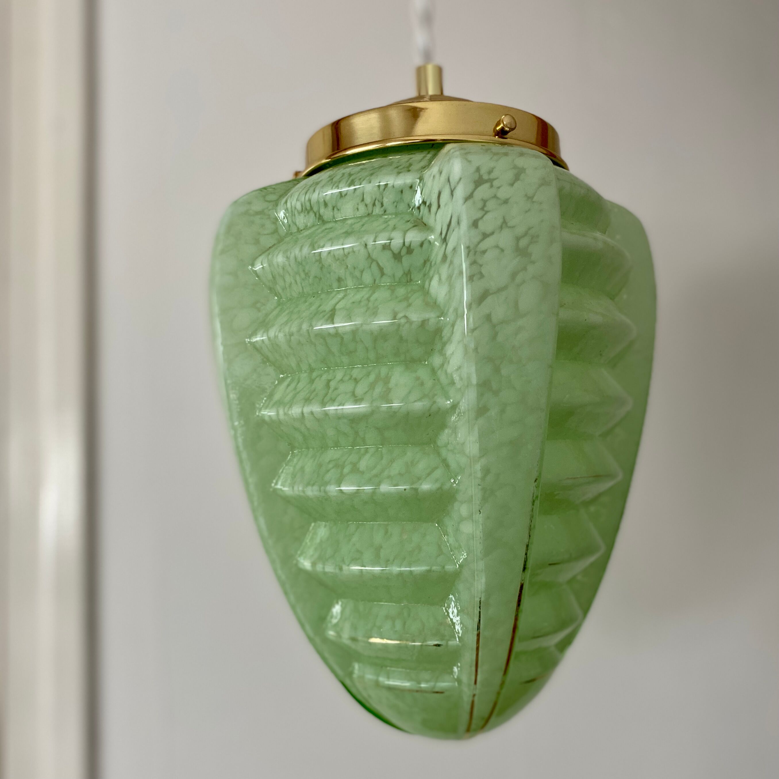 Suspension globe vintag in green clichy glass