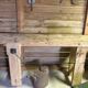 Établi ancien en bois massif avec étau – Authenticité & charme d’atelier