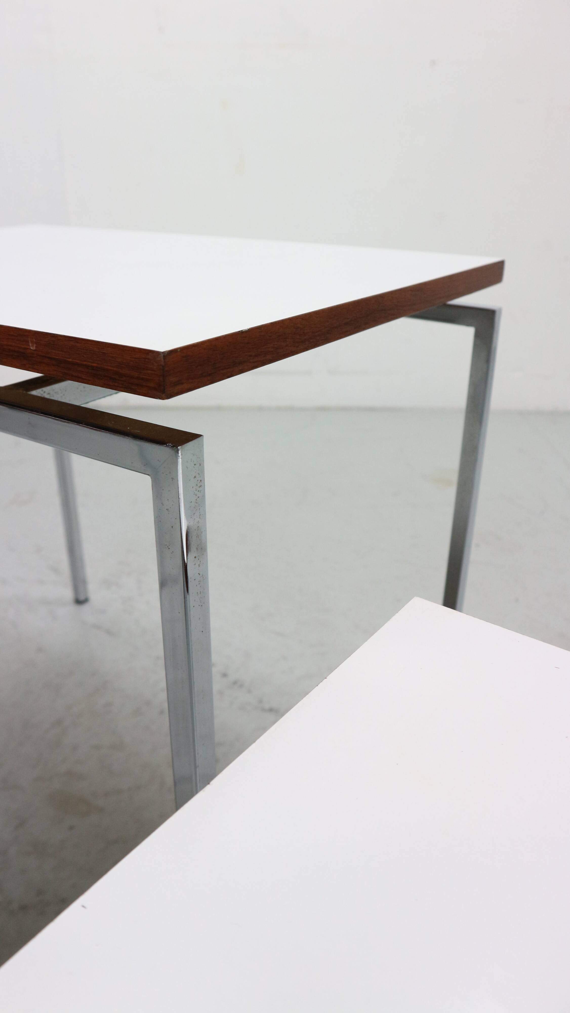 White Nesting Table Set with chrome frame and wood detail, 1970s