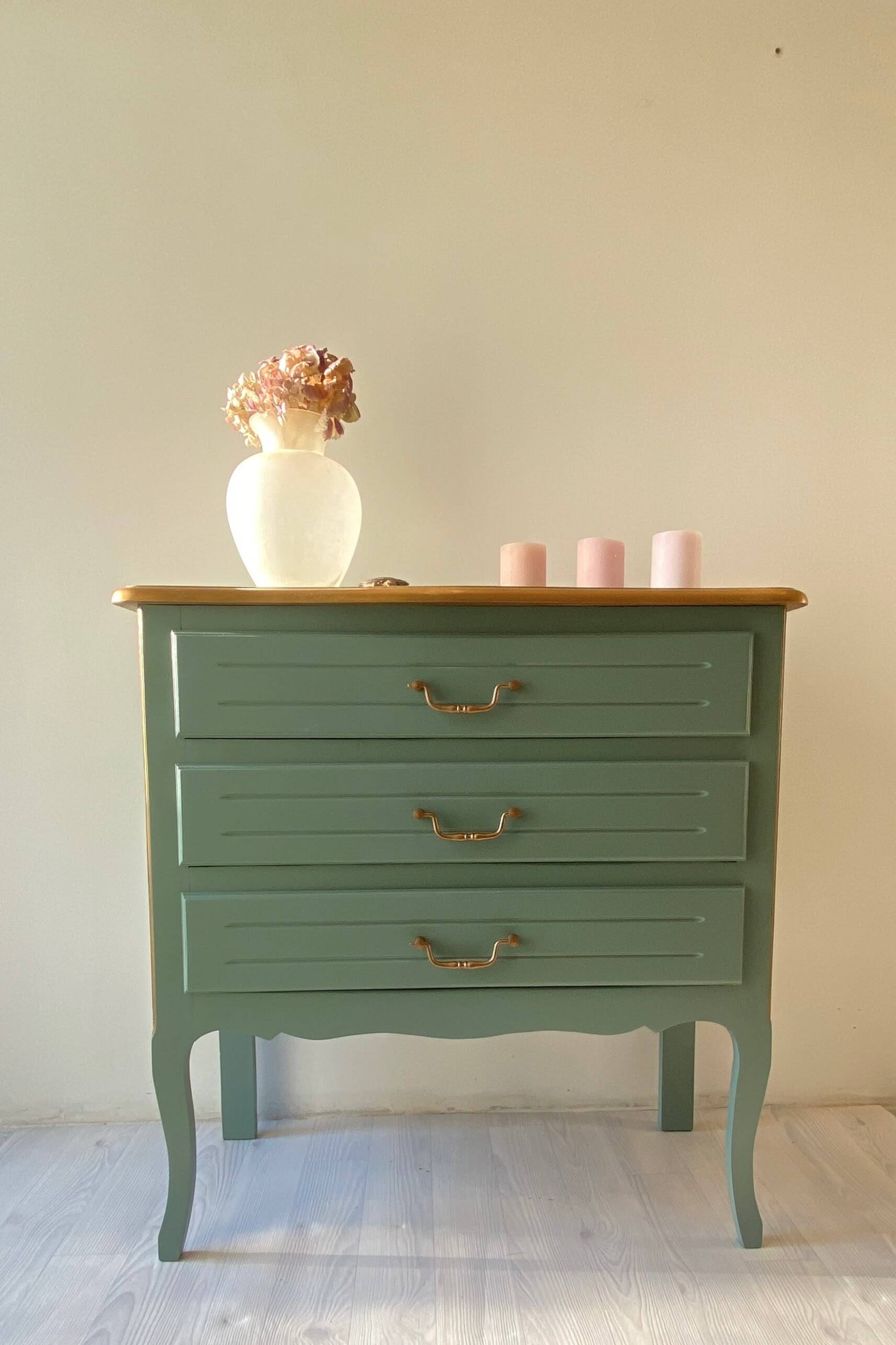 Refurbished vintage chest of drawers - Deep green with gold details