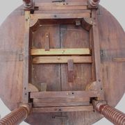 Round flap table
